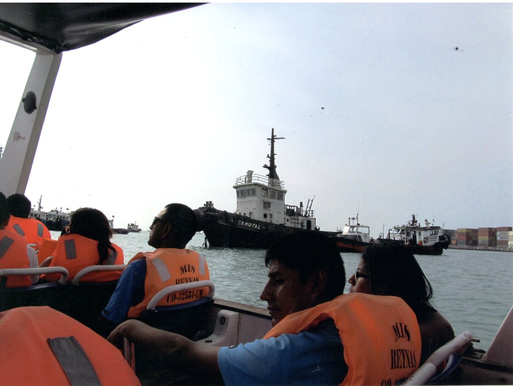De pasadita por el Callao y apostando a ganador - Claudia Tejada y Patricia Castrillon Claudia Tejada Patricia Castrillon20140715_16324538