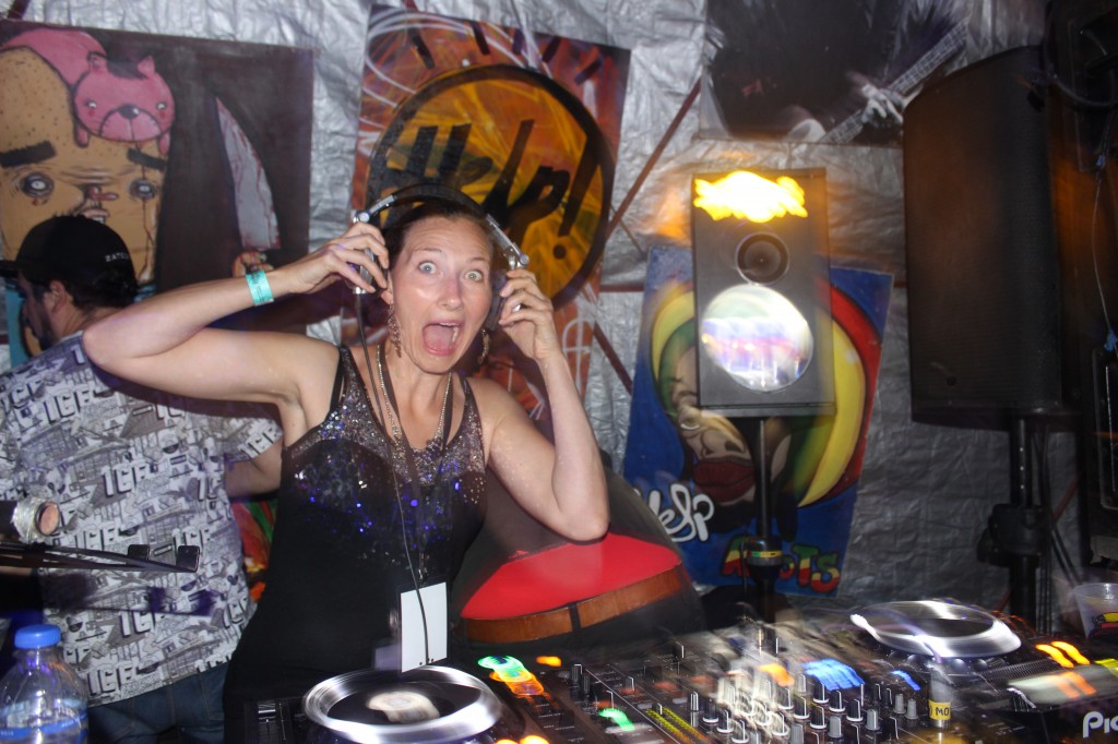Una DJ suiza en el Domo Help!