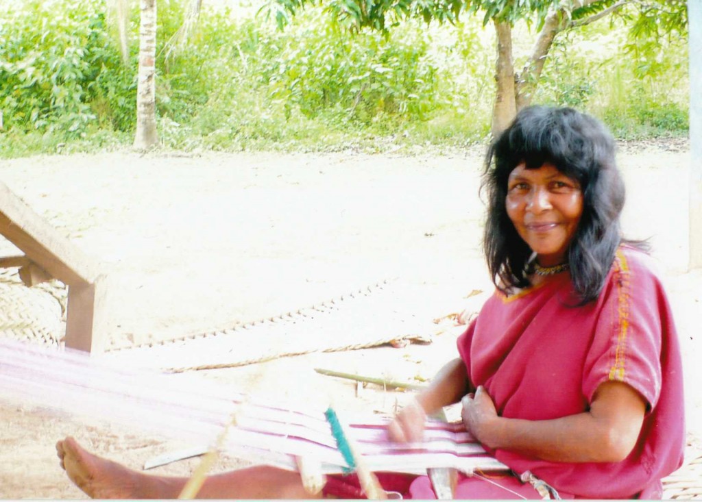 Tejedora-de-la-comunidad-Nativa-de-Pajonal-Cutivereni-Rio-Ene