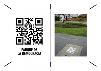 Estos stickers son máquinas de tiempo que se enfrentan a nuestro acérrimo entusiasmo por un futuro sin cicatrices visuales. El ojo del gallinazo ve en el tiempo, el parque y sus bancas no lo engañan, pues el sabe que es tan sólo una curita para las cicatrices del gran incendio que consumió al banco que solía yacer en el espacio.