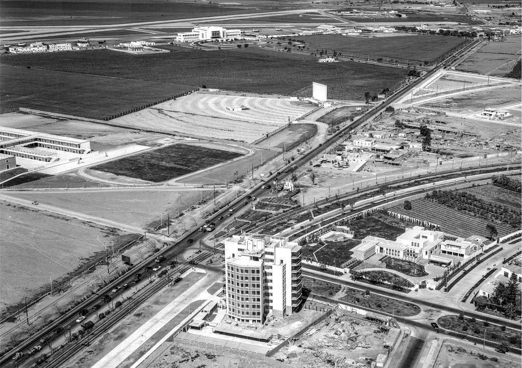 La exposición se puede visitar hasta el 31 de julio en la Casa de la Cultura de la Municipalidad de San Isidro. Horario de visita: de martes a viernes de 10 am. a 8 pm., y sábados y domingos de 10 am. a 6 pm.
