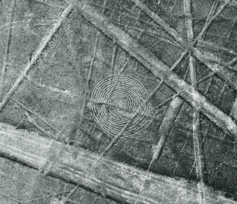 Una espiral en la pampa nasqueña [Foto en: Reiche 1993]